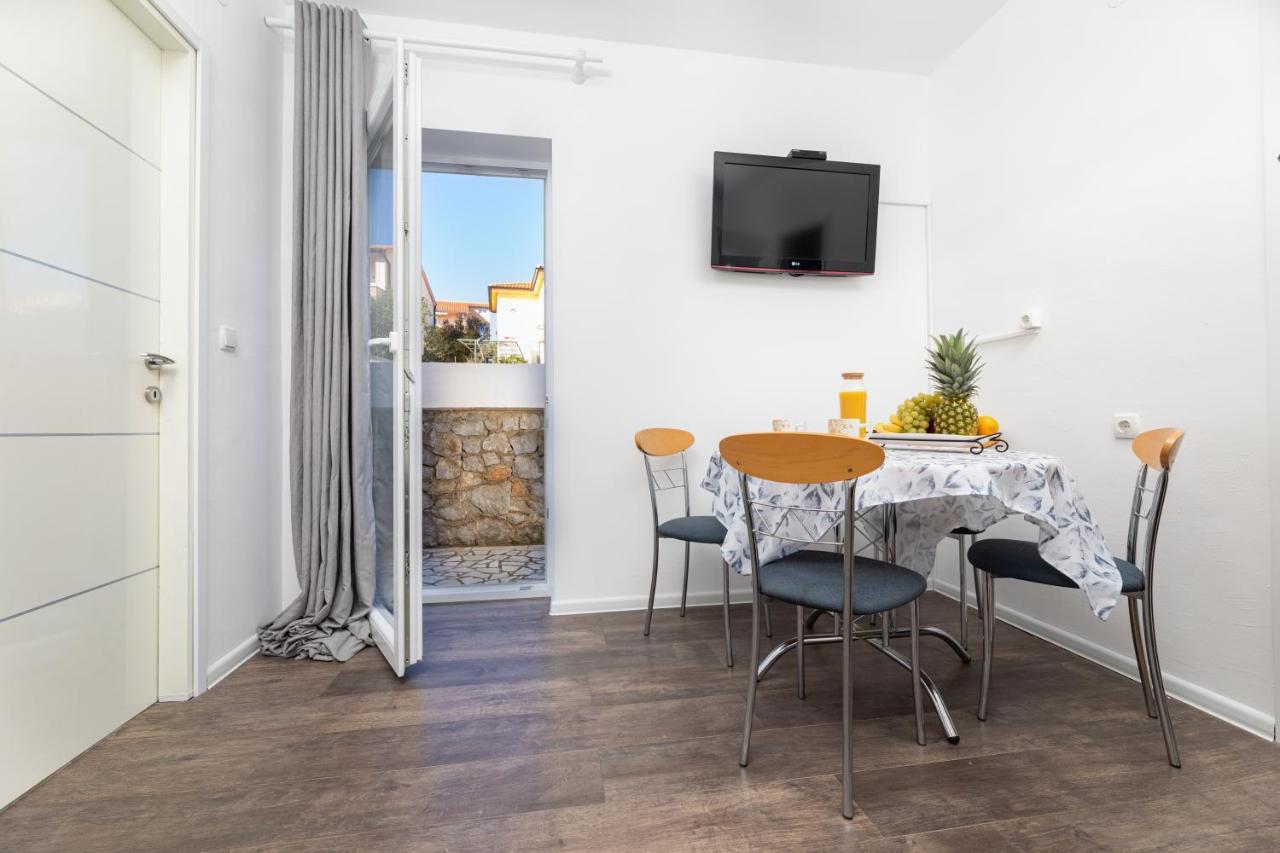 Apartments Aisa* Countryside Holiday Just 500M From The Beach! Krk Town Esterno foto